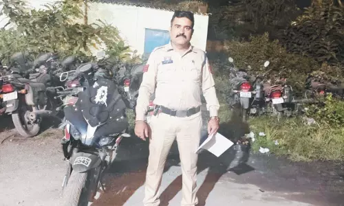 रायगढ़ पुलिस ने मॉडिफाई साइलेंसर वाले पल्सर चालक पर कार्रवाई की रायगढ़ पुलिस ने मॉडिफाई साइलेंसर वाले पल्सर चालक पर कार्रवाई की