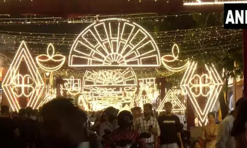 बाजारों में दिवाली की धूम, भारत माता और आधुनिक मिसाइल-महत्त्व के मॉडल से सजी सजावट बाजारों में दिवाली की धूम, भारत माता और आधुनिक मिसाइल-महत्त्व के मॉडल से सजी सजावट