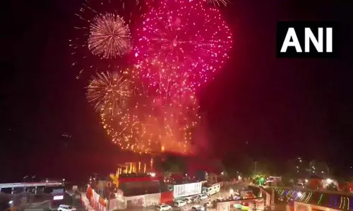 अयोध्या दीपोत्सव 2025: पटाखों और रोशनी से जगमगा उठा शहर