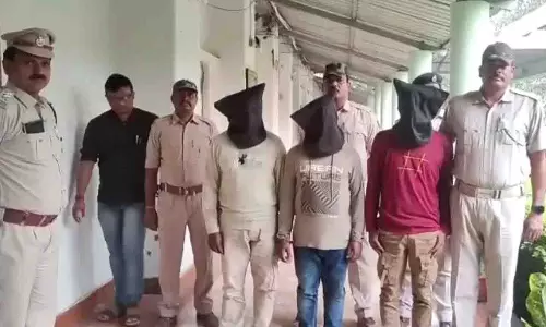 Odisha: बारगढ़ में अंतरराज्यीय गांजा तस्करी रैकेट का भंडाफोड़, 3 गिरफ्तार Odisha: बारगढ़ में अंतरराज्यीय गांजा तस्करी रैकेट का भंडाफोड़, 3 गिरफ्तार