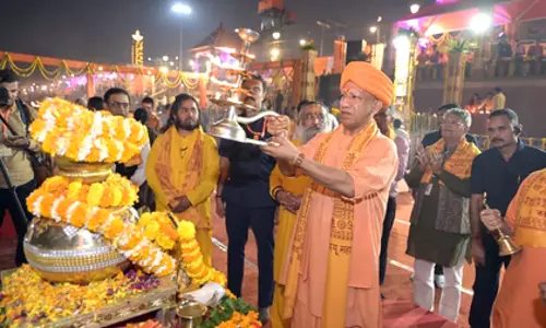 CM योगी बोले, उत्तर प्रदेश में 1.51 करोड़ दीयों से दिवाली की रौनक बढ़ी CM योगी बोले, उत्तर प्रदेश में 1.51 करोड़ दीयों से दिवाली की रौनक बढ़ी
