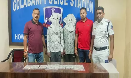नकली नोटों के बंडल! Howrah बस स्टैंड से बाप-बेटे गिरफ्तार