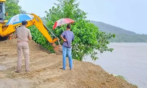 नदी पुनरुद्धार के नाम पर रेत और मिट्टी की तस्करी का आरोप