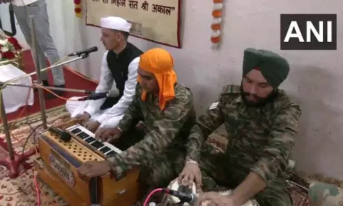 LOC पर तैनात भारतीय सेना के जवानों ने दिवाली पर मनाई पूजा और प्रार्थना LOC पर तैनात भारतीय सेना के जवानों ने दिवाली पर मनाई पूजा और प्रार्थना