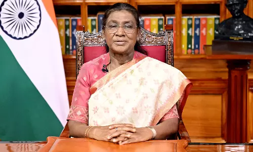 राष्ट्रपति मुर्मू, उपराष्ट्रपति राधाकृष्णन ने Diwali की पूर्व संध्या पर दीं शुभकामनाएं राष्ट्रपति मुर्मू, उपराष्ट्रपति राधाकृष्णन ने Diwali की पूर्व संध्या पर दीं शुभकामनाएं