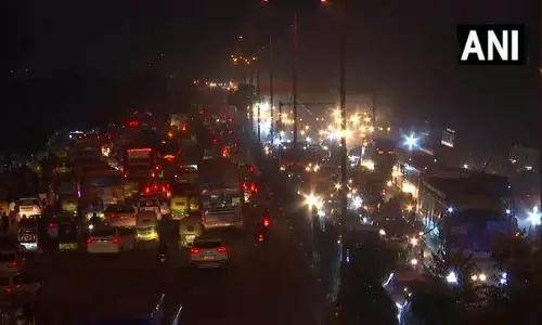 Delhi: दिवाली से पहले आनंद विहार में ट्रैफिक जाम Delhi: दिवाली से पहले आनंद विहार में ट्रैफिक जाम