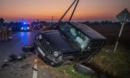 THAR ने परिवार को रौंदा, 4 की मौत THAR ने परिवार को रौंदा, 4 की मौत