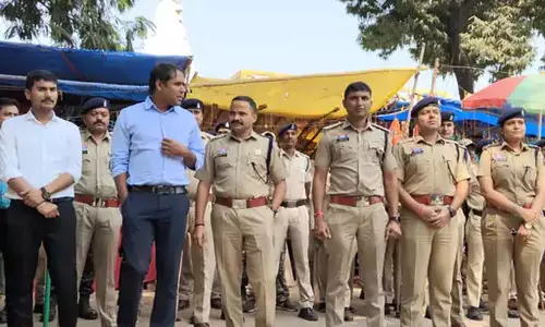 दीपावली से पहले बाजार में जाम, कलेक्टर-एसपी के फ्लैग मार्च से यातायात सुगम दीपावली से पहले बाजार में जाम, कलेक्टर-एसपी के फ्लैग मार्च से यातायात सुगम