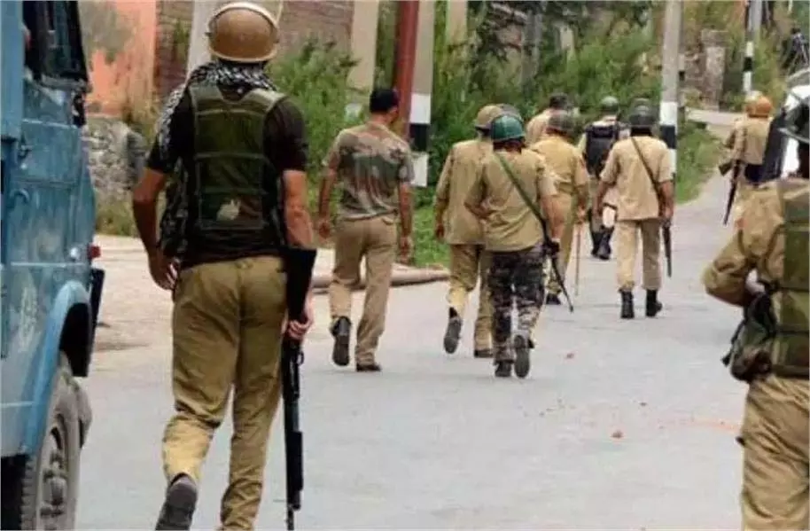 Jammu and Kashmir: कुएं की सफाई के दौरान लोगों में मचा हड़कंप, मौके पर पहुंची पुलिस Jammu and Kashmir: कुएं की सफाई के दौरान लोगों में मचा हड़कंप, मौके पर पहुंची पुलिस