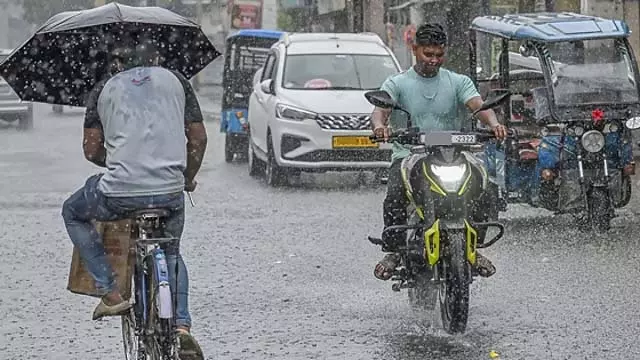 Chennai और उसके आस-पास के इलाकों में भारी बारिश Chennai और उसके आस-पास के इलाकों में भारी बारिश
