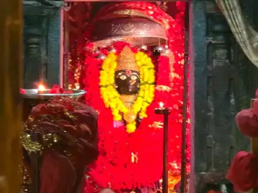मां दंतेश्वरी मंदिर में कुछ देर में 800 साल से चली आ रही परंपरा निभाई जाएगी मां दंतेश्वरी मंदिर में कुछ देर में 800 साल से चली आ रही परंपरा निभाई जाएगी