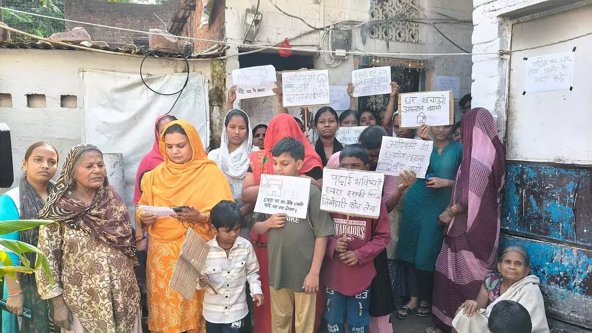 Bhopal : बेदखली नोटिस ने मानस भवन के पीछे झुग्गी बस्ती की दिवाली फीकी कर दी Bhopal : बेदखली नोटिस ने मानस भवन के पीछे झुग्गी बस्ती की दिवाली फीकी कर दी
