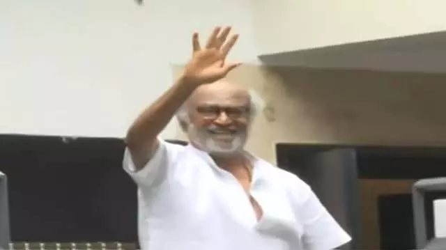 Rajinikanth ने अपने फैंस को दिवाली की शुभकामनाएं दी Rajinikanth ने अपने फैंस को दिवाली की शुभकामनाएं दी