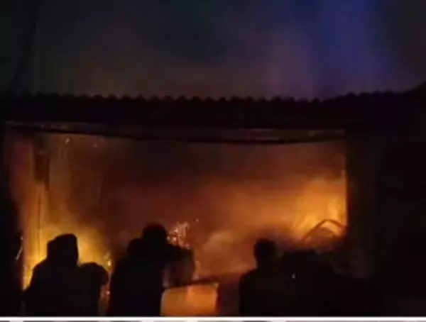 Punjab: आग भड़की, दूर-दूर तक सुनाई दी विस्फोटों की आवाजें Punjab: आग भड़की, दूर-दूर तक सुनाई दी विस्फोटों की आवाजें