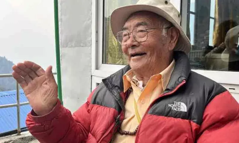 Nepal: 1953 के एवरेस्ट अभियान के अंतिम जीवित बचे कंछा शेरपा का 92 वर्ष की आयु में निधन Nepal: 1953 के एवरेस्ट अभियान के अंतिम जीवित बचे कंछा शेरपा का 92 वर्ष की आयु में निधन