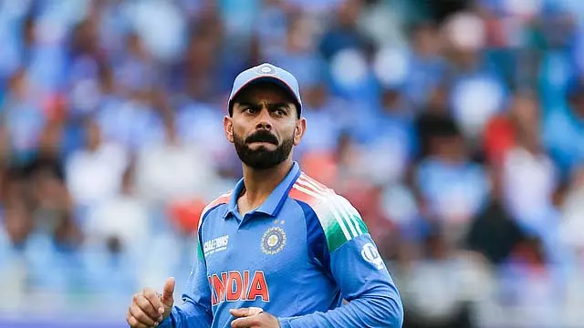विराट कोहली ने ऑस्ट्रेलिया के खिलाफ पहले मैच में कप्तान शुभमन गिल को गाइड किया विराट कोहली ने ऑस्ट्रेलिया के खिलाफ पहले मैच में कप्तान शुभमन गिल को गाइड किया