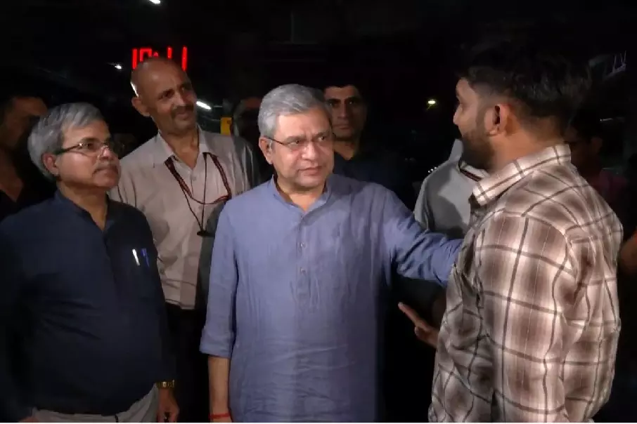 रेल मंत्री ने त्योहारों की भीड़ पर कहा – पर्याप्त ट्रेनें हैं, घबराने की जरूरत नहीं रेल मंत्री ने त्योहारों की भीड़ पर कहा – पर्याप्त ट्रेनें हैं, घबराने की जरूरत नहीं