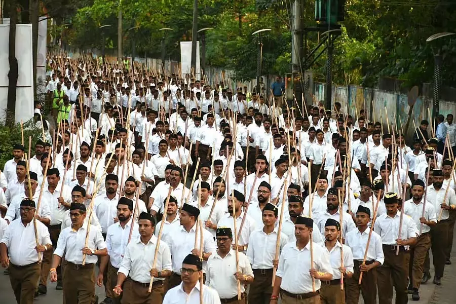 चित्तपुर में 2 नवंबर को RSS का जुलूस: HC ने रिपोर्ट देने का आदेश दिया चित्तपुर में 2 नवंबर को RSS का जुलूस: HC ने रिपोर्ट देने का आदेश दिया