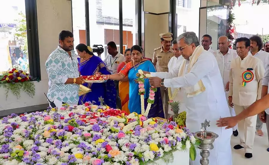 जलप्पा की वजह से ही 16वां बजट पेश हुआ, मैं हमेशा उनका ऋणी रहूंगा: CM Siddaramaiah जलप्पा की वजह से ही 16वां बजट पेश हुआ, मैं हमेशा उनका ऋणी रहूंगा: CM Siddaramaiah