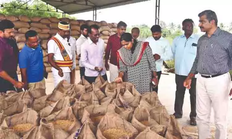 Tamil Nadu: जिला कलेक्टरों ने खरीद प्रक्रिया का जायजा लिया Tamil Nadu: जिला कलेक्टरों ने खरीद प्रक्रिया का जायजा लिया