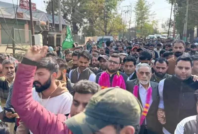 PDP के आगा मुंतज़िर ने बडगाम विधानसभा सीट के लिए नामांकन दाखिल किया PDP के आगा मुंतज़िर ने बडगाम विधानसभा सीट के लिए नामांकन दाखिल किया
