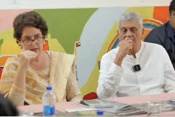 Priyanka Gandhi ने वायनाड के ह्यूम सेंटर की जलवायु अनुसंधान में भूमिका की सराहना की Priyanka Gandhi ने वायनाड के ह्यूम सेंटर की जलवायु अनुसंधान में भूमिका की सराहना की