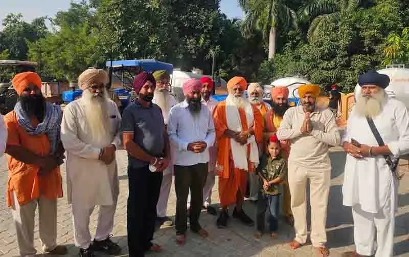 Seechewal ने कपूरथला और जालंधर के 25 गांवों में पानी की टंकियां वितरित कीं Seechewal ने कपूरथला और जालंधर के 25 गांवों में पानी की टंकियां वितरित कीं