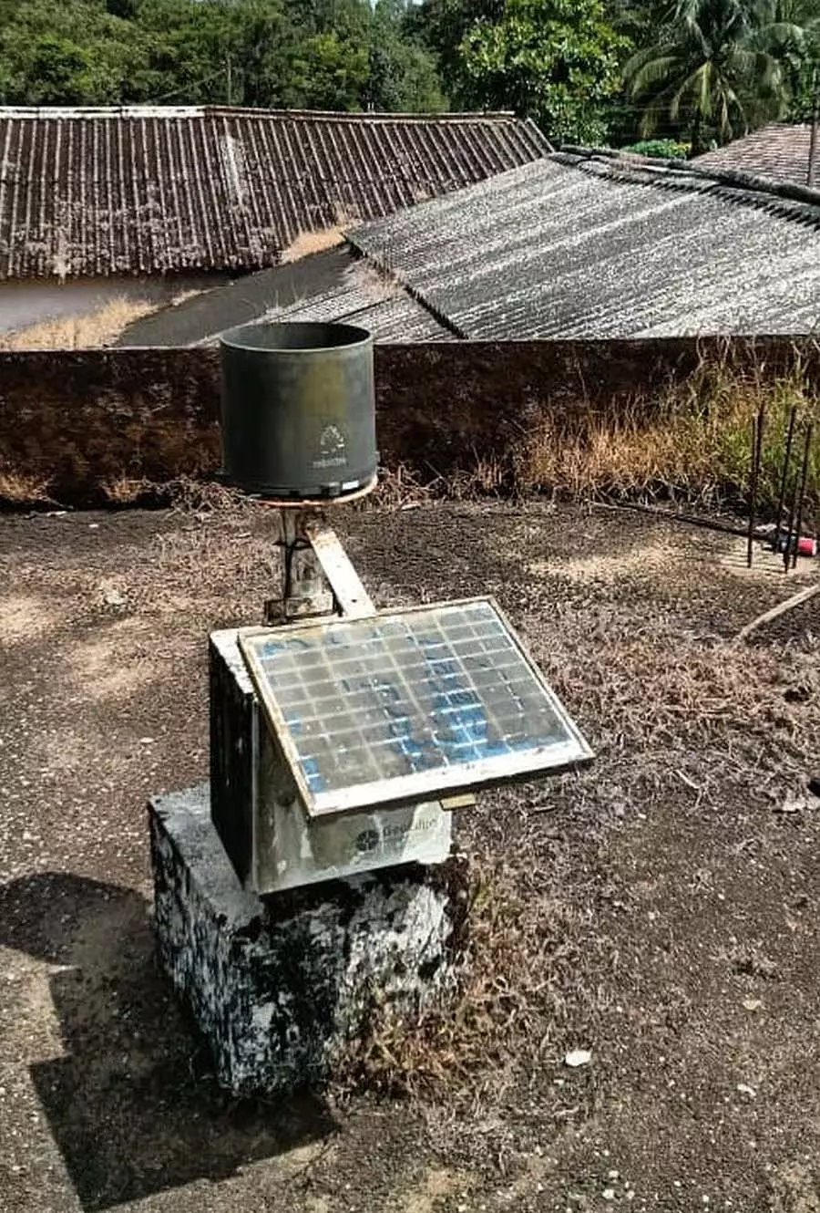 बारिश मापने का यंत्र मापने के लिए उपलब्ध नहीं: किसान वर्ग नाखुश बारिश मापने का यंत्र मापने के लिए उपलब्ध नहीं: किसान वर्ग नाखुश