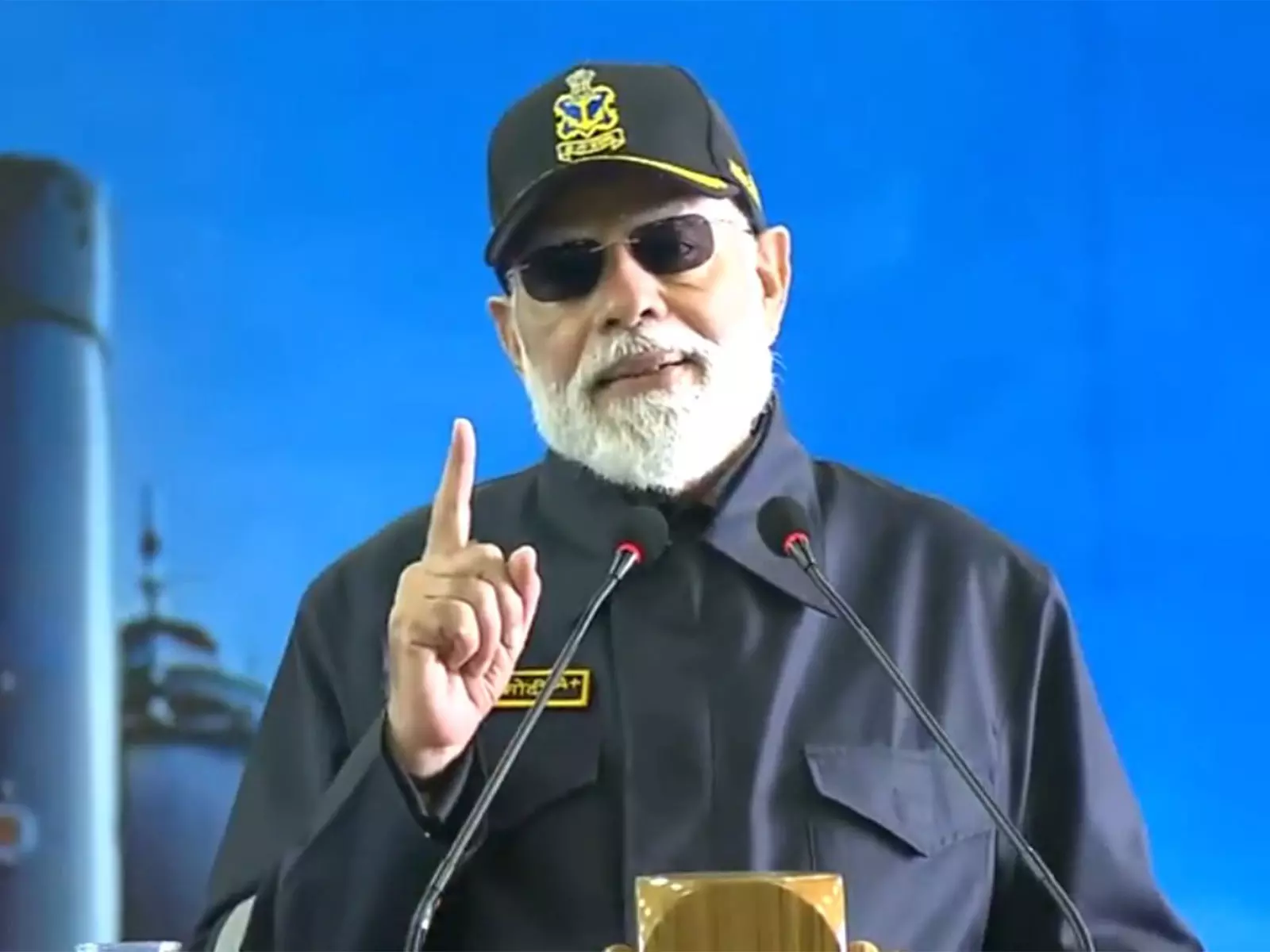 प्रधानमंत्री मोदी ने INS विक्रांत पर नौसेना कर्मियों संग मनाई दिवाली प्रधानमंत्री मोदी ने INS विक्रांत पर नौसेना कर्मियों संग मनाई दिवाली