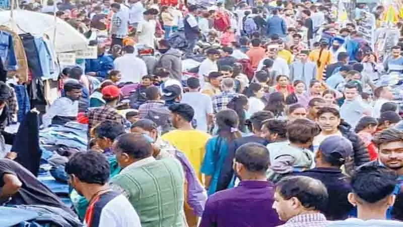 Kullu Dussehra में भक्ति और वाणिज्य का संगम Kullu Dussehra में भक्ति और वाणिज्य का संगम