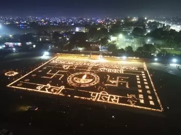 Bareilly: बरेली पुलिस की दीपोत्सव विशेष, 55 हजार दीयों से जगमगाया परिसर Bareilly: बरेली पुलिस की दीपोत्सव विशेष, 55 हजार दीयों से जगमगाया परिसर