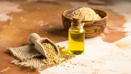 तिल का तेल: बालों से लेकर हड्डियों तक, हर बूंद में छिपा है सेहत और सुंदरता का रहस्य तिल का तेल: बालों से लेकर हड्डियों तक, हर बूंद में छिपा है सेहत और सुंदरता का रहस्य