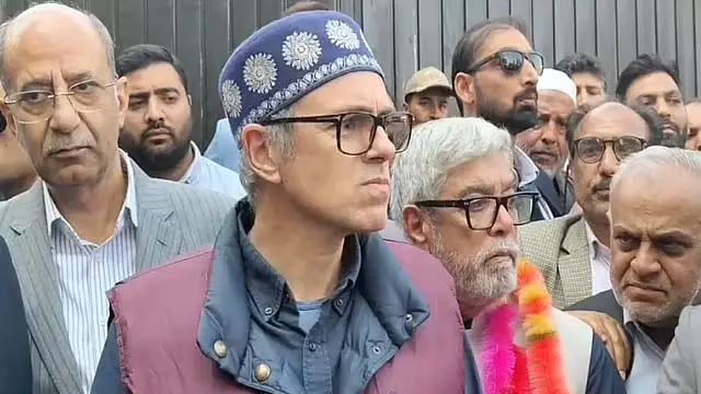 जम्मू-कश्मीर में उपचुनाव: रूलिंग नेशनल कॉन्फ्रेंस के उम्मीदवार ने नामांकन दाखिल किया जम्मू-कश्मीर में उपचुनाव: रूलिंग नेशनल कॉन्फ्रेंस के उम्मीदवार ने नामांकन दाखिल किया