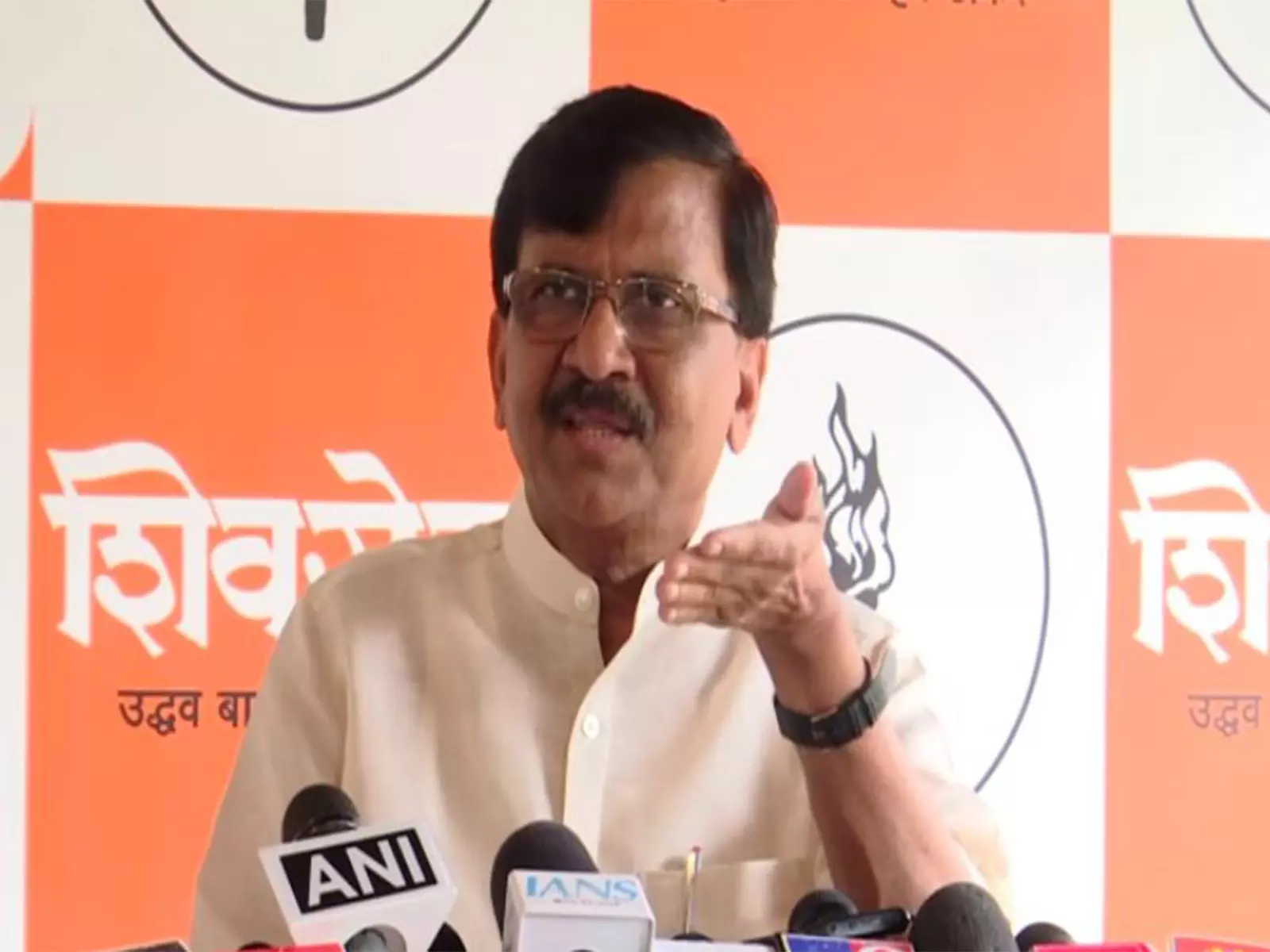 संजय राउत ने राज ठाकरे का समर्थन किया, 1 नवंबर को बीएमसी चुनाव से पहले मार्च का आह्वान संजय राउत ने राज ठाकरे का समर्थन किया, 1 नवंबर को बीएमसी चुनाव से पहले मार्च का आह्वान