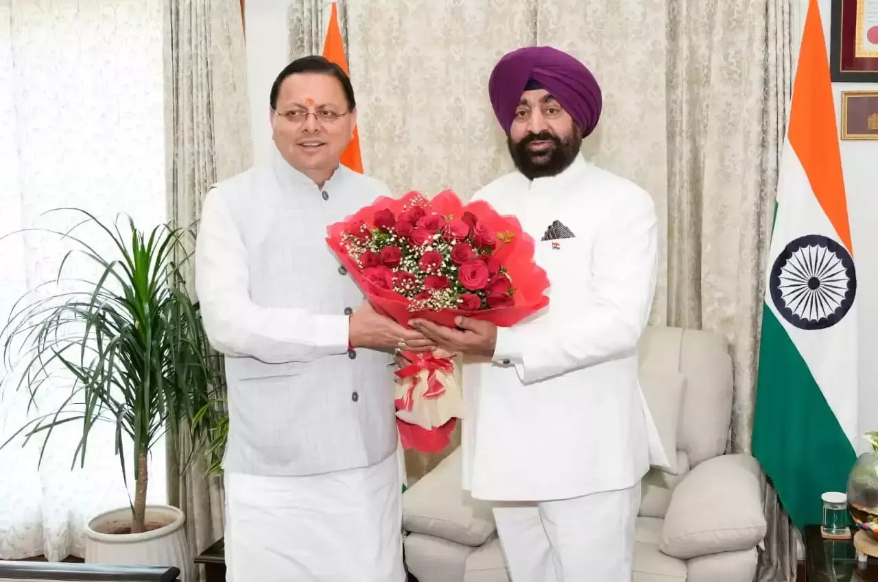Dehradun: राज्यपाल से भेंट के दौरान मुख्यमंत्री ने जताई दिवाली की खुशियां Dehradun: राज्यपाल से भेंट के दौरान मुख्यमंत्री ने जताई दिवाली की खुशियां