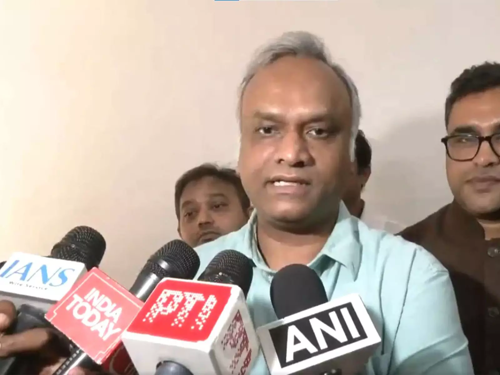 Priyank Kharge ने बाढ़ राहत में केंद्र पर भेदभाव का आरोप लगाया Priyank Kharge ने बाढ़ राहत में केंद्र पर भेदभाव का आरोप लगाया