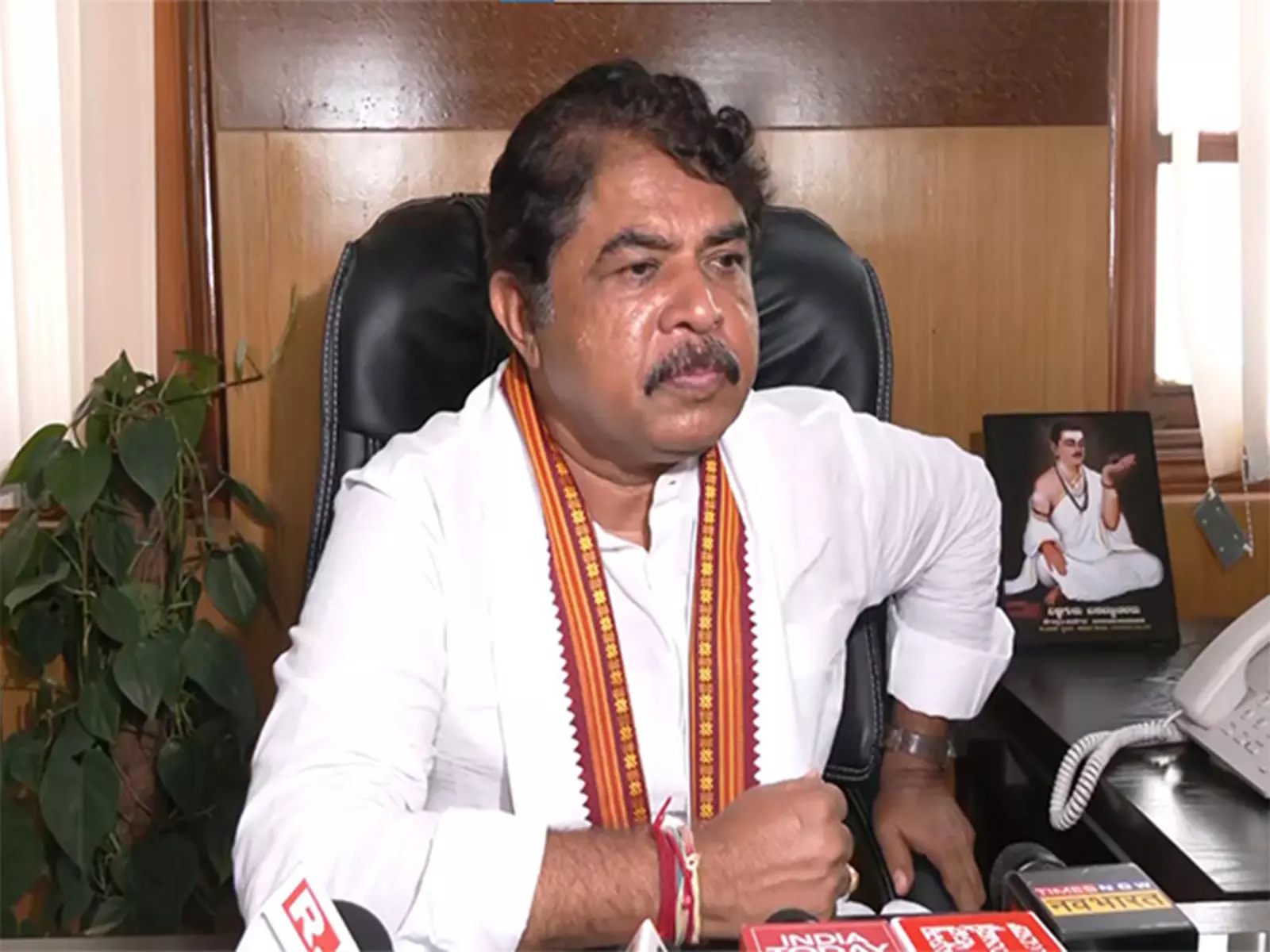 Karnataka के नेता प्रतिपक्ष अशोक ने सामाजिक-आर्थिक सर्वेक्षण को लेकर राज्य सरकार पर निशाना साधा Karnataka के नेता प्रतिपक्ष अशोक ने सामाजिक-आर्थिक सर्वेक्षण को लेकर राज्य सरकार पर निशाना साधा