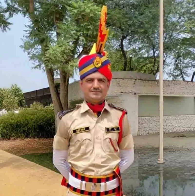 Panchkula में चेकपॉइंट पर हरियाणा पुलिस के कांस्टेबल को ट्रक ने कुचला Panchkula में चेकपॉइंट पर हरियाणा पुलिस के कांस्टेबल को ट्रक ने कुचला