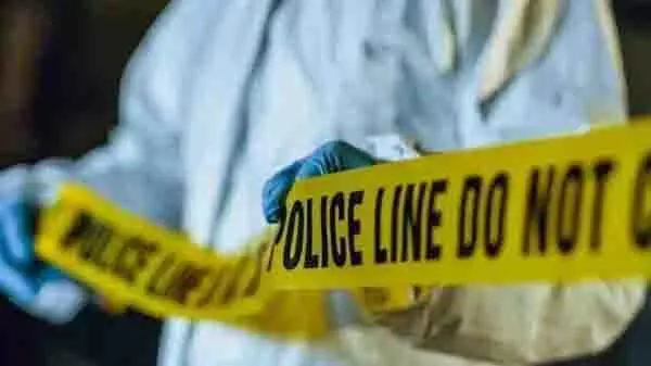 Bhandal में अवैध शराब भट्टी पर छापेमारी के दौरान पुलिस पर हमला Bhandal में अवैध शराब भट्टी पर छापेमारी के दौरान पुलिस पर हमला