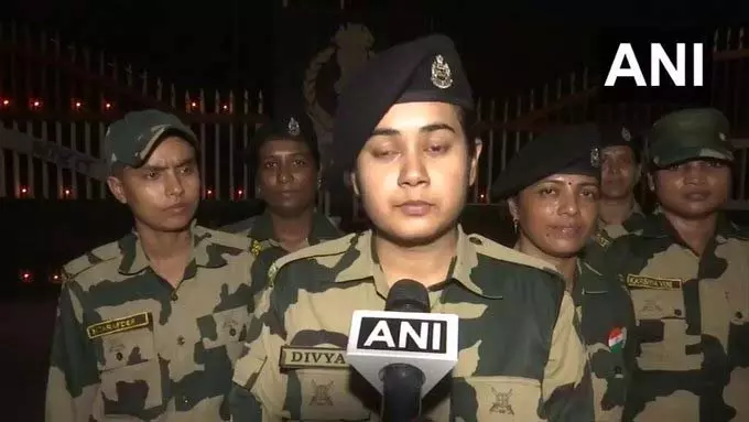 BSF कांस्टेबल दिव्या ठाकुर का बयान: सीमा की रक्षा करते हुए भी हमने खुशी-खुशी दिवाली मनाई BSF कांस्टेबल दिव्या ठाकुर का बयान: सीमा की रक्षा करते हुए भी हमने खुशी-खुशी दिवाली मनाई