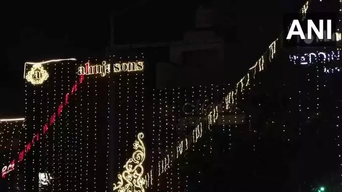 दिल्ली में दिवाली की रौनक: साउथ एक्सटेंशन इलाके को रंग-बिरंगी रोशनी से सजाया गया दिल्ली में दिवाली की रौनक: साउथ एक्सटेंशन इलाके को रंग-बिरंगी रोशनी से सजाया गया