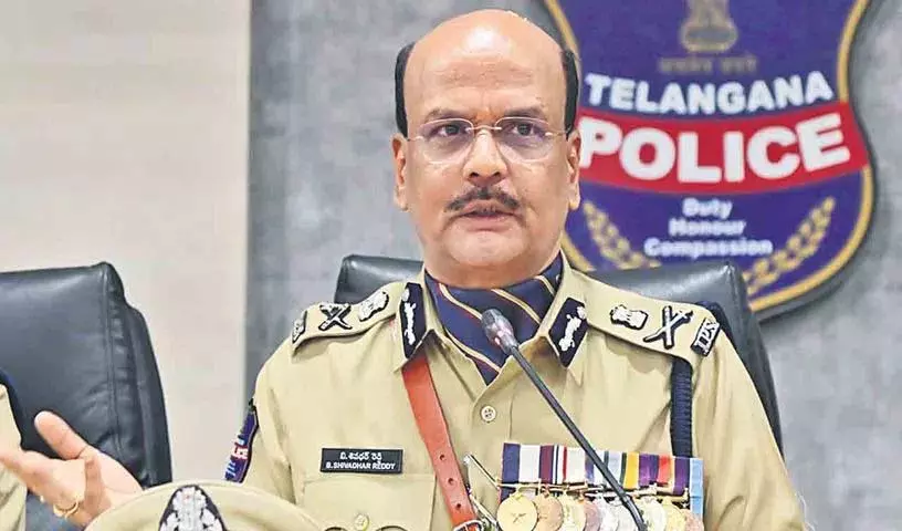 DGP शिवधर रेड्डी ने कांस्टेबल प्रमोद के निधन पर शोक व्यक्त किया DGP शिवधर रेड्डी ने कांस्टेबल प्रमोद के निधन पर शोक व्यक्त किया