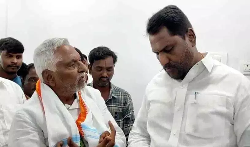कांग्रेस नेता Jeevan Reddy ने फिर पार्टी के फैसलों को लेकर असहिष्णुता जताई कांग्रेस नेता Jeevan Reddy ने फिर पार्टी के फैसलों को लेकर असहिष्णुता जताई