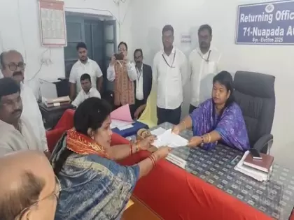 Odisha: स्नेहांगिनी छुरिया ने नुआपाड़ा उपचुनाव के लिए नामांकन भरा Odisha: स्नेहांगिनी छुरिया ने नुआपाड़ा उपचुनाव के लिए नामांकन भरा