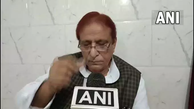 रामपुर में दिवाली पर आजम खान ने दीयों के रोशन करने वालों की सराहना की रामपुर में दिवाली पर आजम खान ने दीयों के रोशन करने वालों की सराहना की
