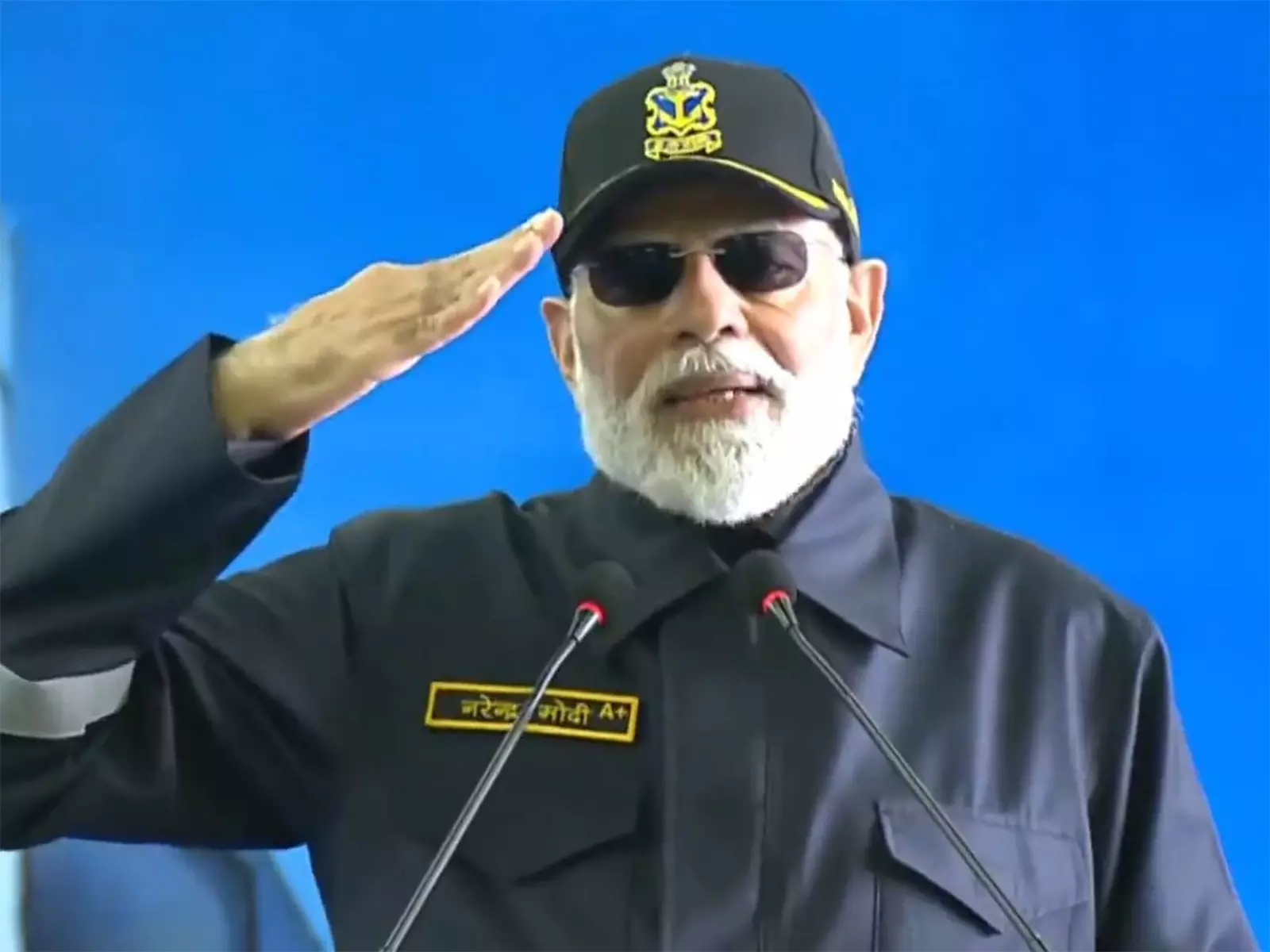 प्रधानमंत्री मोदी ने INS विक्रांत पर भारतीय नौसेना की हवाई शक्ति का प्रदर्शन देखा प्रधानमंत्री मोदी ने INS विक्रांत पर भारतीय नौसेना की हवाई शक्ति का प्रदर्शन देखा