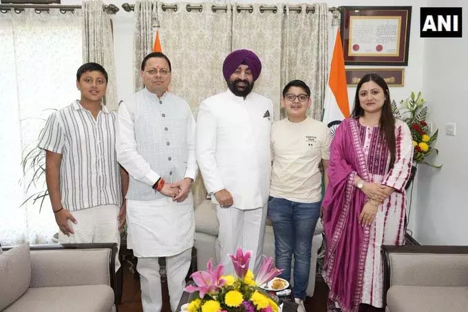 CM पुष्कर सिंह धामी ने राजभवन में राज्यपाल को दी दिवाली की शुभकामनाएं CM पुष्कर सिंह धामी ने राजभवन में राज्यपाल को दी दिवाली की शुभकामनाएं