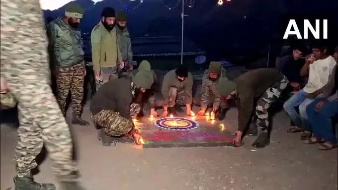 कठुआ के बानी में जवानों ने प्रियजनों से दूर मनाई दिवाली कठुआ के बानी में जवानों ने प्रियजनों से दूर मनाई दिवाली