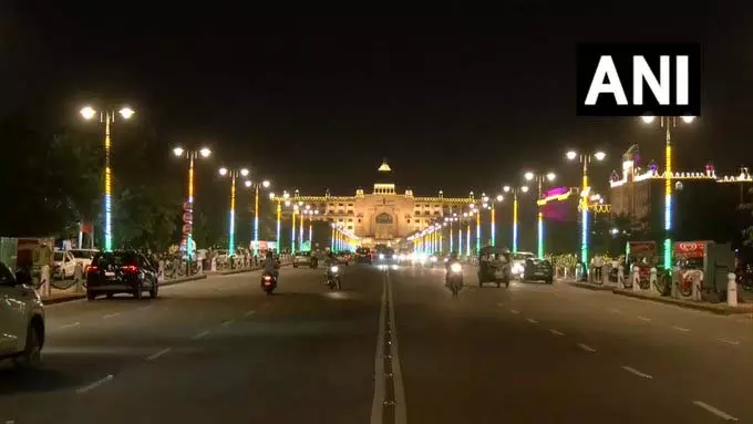 जयपुर: दिवाली पर राजस्थान के सरकारी कार्यालय रंग-बिरंगी रोशनी से जगमगाए जयपुर: दिवाली पर राजस्थान के सरकारी कार्यालय रंग-बिरंगी रोशनी से जगमगाए