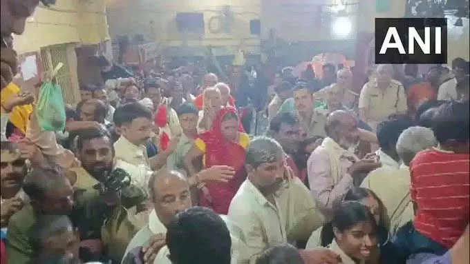 चंद्रकूट में दीपदान: लाखों भक्तों ने जलाए दीप, उल्लास और भक्ति का महापर्व चंद्रकूट में दीपदान: लाखों भक्तों ने जलाए दीप, उल्लास और भक्ति का महापर्व